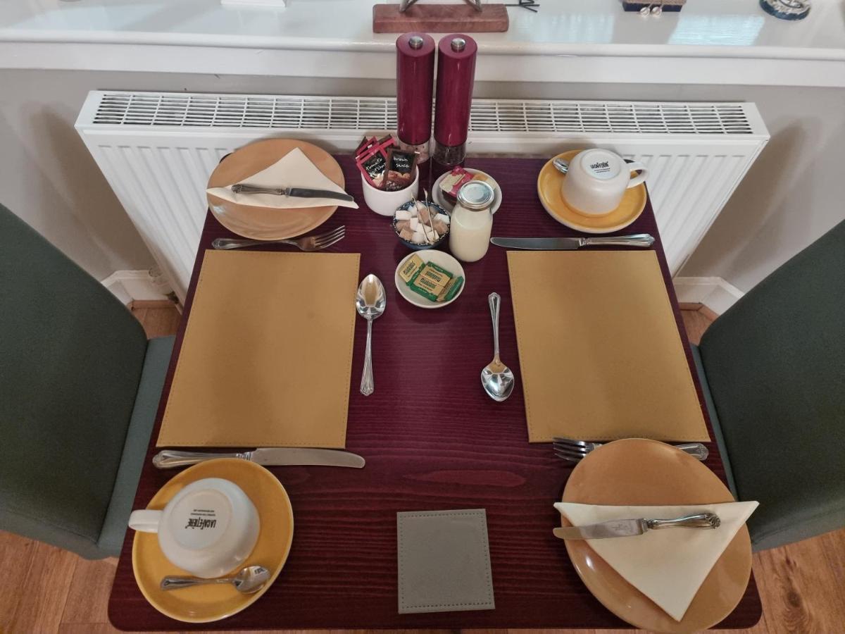 לארגס St Leonards Guest House מראה חיצוני תמונה