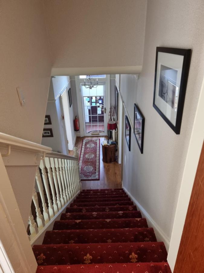 לארגס St Leonards Guest House מראה חיצוני תמונה