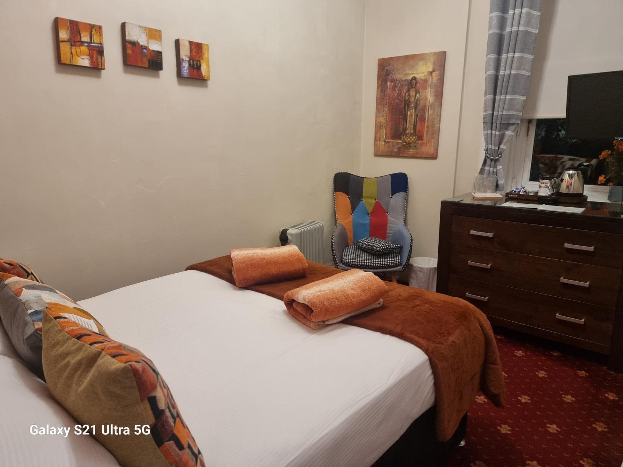 לארגס St Leonards Guest House מראה חיצוני תמונה