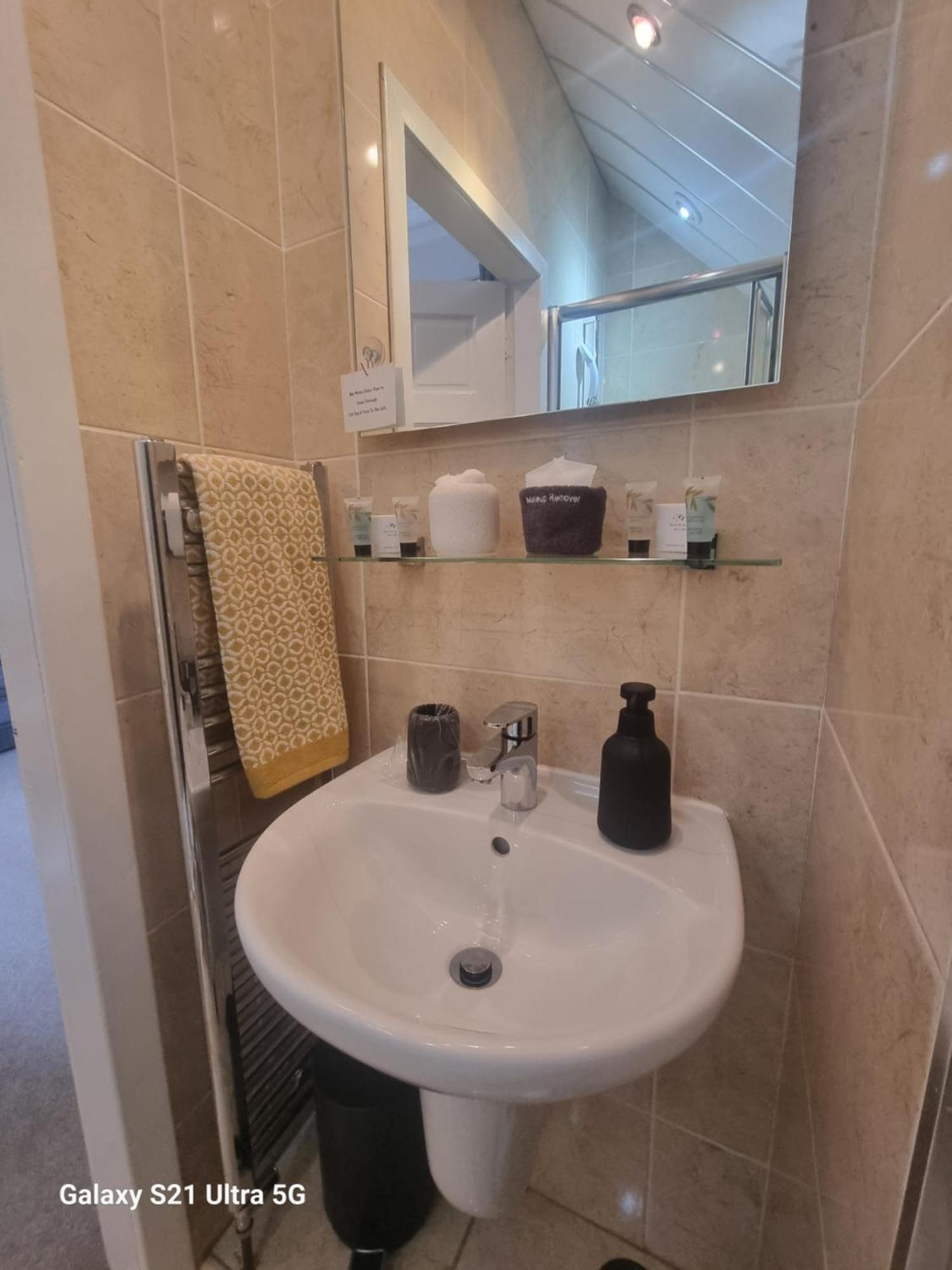 לארגס St Leonards Guest House מראה חיצוני תמונה